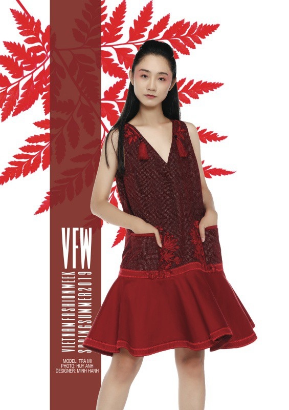 Núi Nùng “triệu đô” giữa lòng Hà Nội trở thành sàn diễn thời trang - 9 Trang phục của NTK Minh Hạnh.