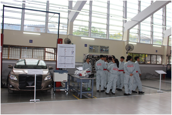 Sinh viên Trường ĐH Sư phạm Kỹ thuật Vĩnh Long đạt HCV Kỳ thi tay nghề ASEAN - 3 Sinh viên Trường Đại học Sư phạm Kỹ thuật Vĩnh Long thực tập tại xưởng trường theo tiêu chuẩn Nhật Bản.