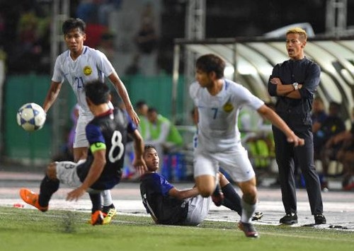 Ngôi sao Keisuke Honda hứng chịu trận thua trong ngày ra mắt Campuchia - 1
Dù rất cố gắng nhưng Campuchia vẫn tỏ ra thua kém so với Malaysia