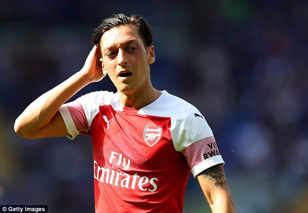 Fenerbache muốn gây sốc với việc chiêu mộ Mesut Ozil - 1
Ozil đang rất khó khăn trong giai đoạn đầu mùa