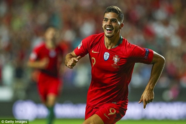 Không có C.Ronaldo, Bồ Đào Nha vẫn hạ gục Italia - 1
Andre Silva ghi bàn thắng duy nhất giúp Bồ Đào Nha chiến thắng