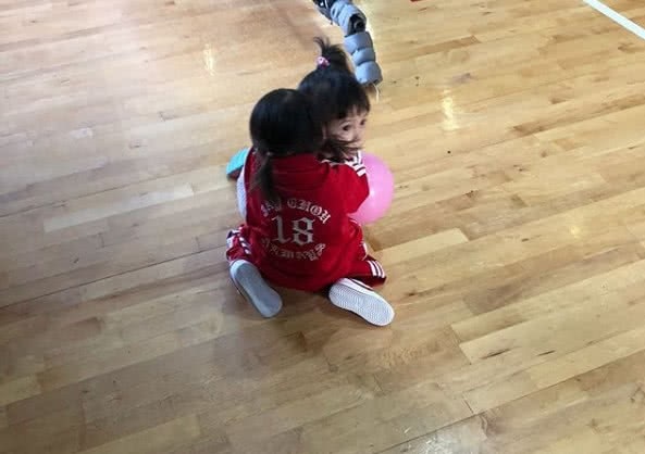 
Ngoài cô con gái đầu lòng 3 tuổi, Hannah và Châu Kiệt Luân còn có một cậu con trai hiện được 1 tuổi.
