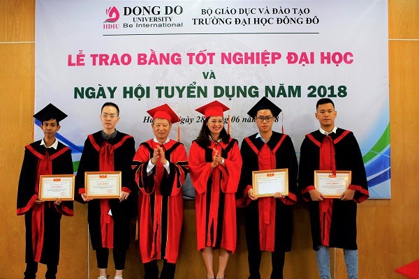 Những lợi ích khi học ngành Ngôn ngữ Nhật - 1 Sinh viên tốt nghiệp Trường Đại học Đông Đô ra trường đáp ứng được các yêu cầu khắt khe của nhà tuyển dụng trong nước và quốc tế.
