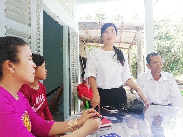 Xây nhà Nhân ái cho 2 chị em mồ côi Mộng Cầm, Mộng Nguyên - 5 Bà Nguyễn Phương Loan- Phó Chủ tịch Hội Chữ Thập đỏ tỉnh Bạc Liêu ghi nhận, tri ân bạn đọc và báo Dân trí đã hỗ trợ cho hoàn cảnh của 2 chị em mồ côi Mộng Cầm, Mộng Nguyên.
