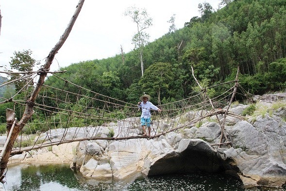 Chợ độc đáo của “công ty 2 sọt”… giữa rừng sâu - 2