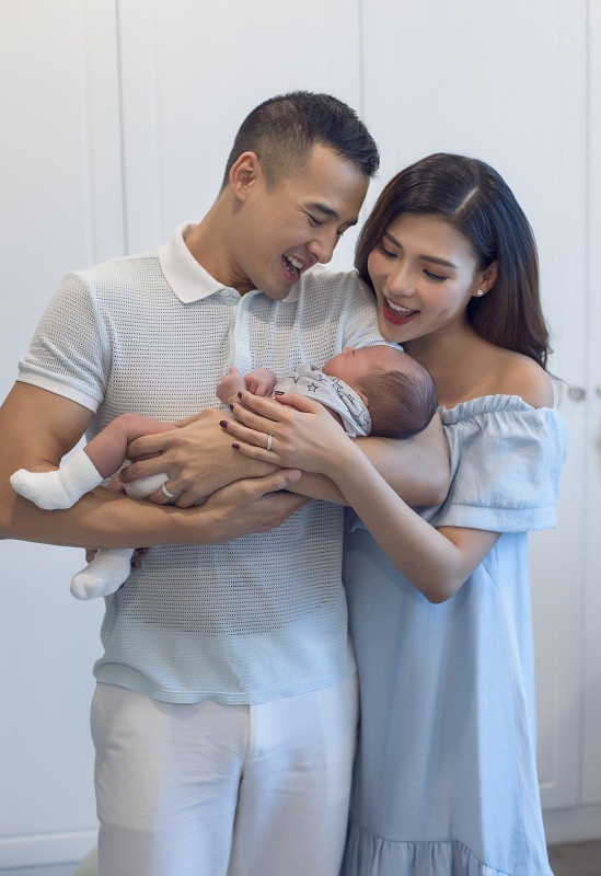 Thúy Diễm và Lương Thế Thành đã dành khá nhiều thời gian để tham khảo kiến thức từ sách vở, báo chí và những người đi trước trong thời gian qua. Cả hai cũng khá tự tin khi nhắc đến việc chăm con nhưng cả hai đều biết đây chắc chắn sẽ không hề là một chuyện đơn giản. Cả cô và chồng đều sẽ phải luôn cố gắng yêu thương, chăm sóc và nắm tay nhau mỗi ngày để xây dựng tổ ấm bền chặt hơn, làm chỗ dựa tinh thần cho bé Bảo Bảo sau này.