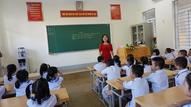 Chuyển giáo viên dôi dư bậc THCS sang dạy tiểu học, mầm non: Không thể làm khác? - 1 Một buổi học của học sinh lớp 1, Trường Tiểu học Hà Huy Tập (TP Vinh, Nghệ An)