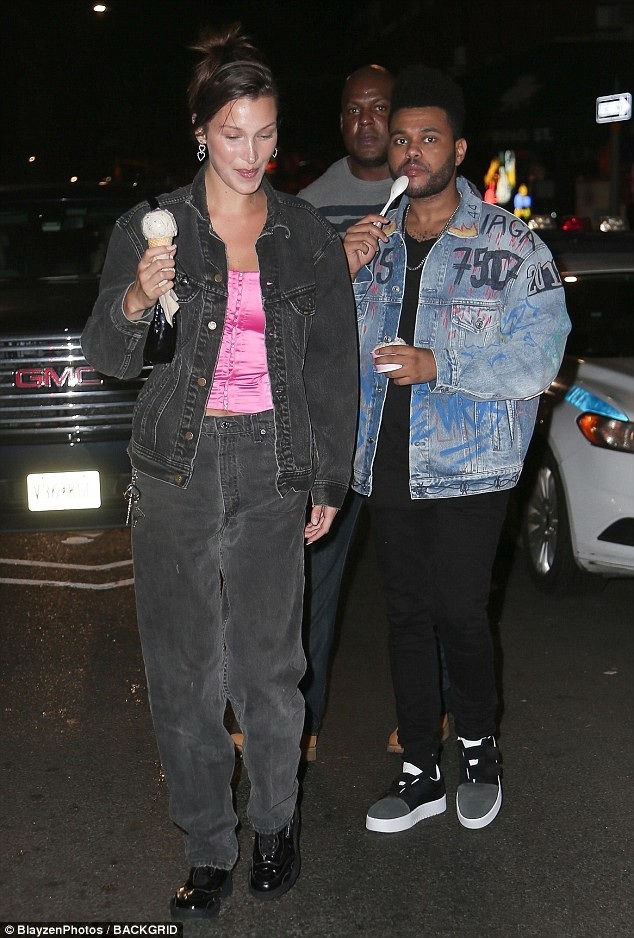 Bella Hadid ra phố cùng bạn trai - 5
Cặp đôi giờ lại hạnh phúc như chưa từng có cuộc chia tay