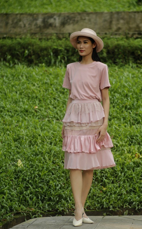 Với 5 BST cho ngày đầu tiên tại Núi Nùng công viên Bách thảo Hà Nội đã là một điểm sáng cho thời trang Việt.