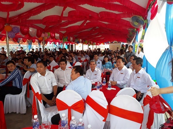 Động thổ hai dự án nhà ở đẳng cấp tại Bình Dương - 3
Đông đảo người dân, khách hàng đối tác của Cty Phú Hồng Thịnh tham dự buổi lễ động thổ
