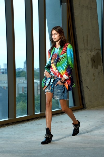 Kaia Gerber quyến rũ ở tuổi 17 - 10
Kaia Gerber trình diễn cho thương hiệu R13 ngày 8/9
