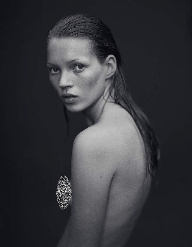 Kate Moss: “Tôi sẽ không bao giờ để con gái chụp ảnh ngực trần như mẹ” - 5 Kate Moss trong bộ ảnh do bạn trai - nhiếp ảnh gia Mario Sorrenti thực hiện năm 1993.