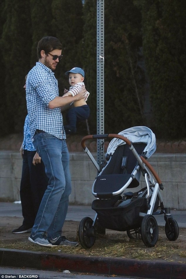 
Rachel McAdams đi cùng bạn trai Jamie Linden
