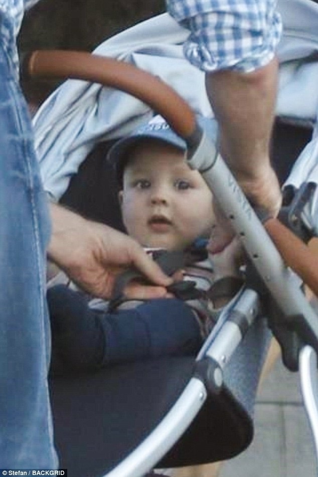 
Ngôi sao phim The Notebook không xác nhận tin bầu bí và sau khi sinh, cô cũng không tiết lộ tên con trai cưng
