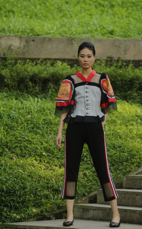 Những ký hoạ đắt giá về Việt Nam xưa được NTK Công Huân đưa vào thời trang - 6
Sử dụng công nghệ in hiện đại nhất, NTK Công Huân lấy ý tưởng từ bộ tranh ký họa Technique du Peuple Annamite và bộ tranh Monography Dessinee de Lindochina Cochinchine để diễn đạt phong cách của những người trẻ trong thời đại hiện nay.