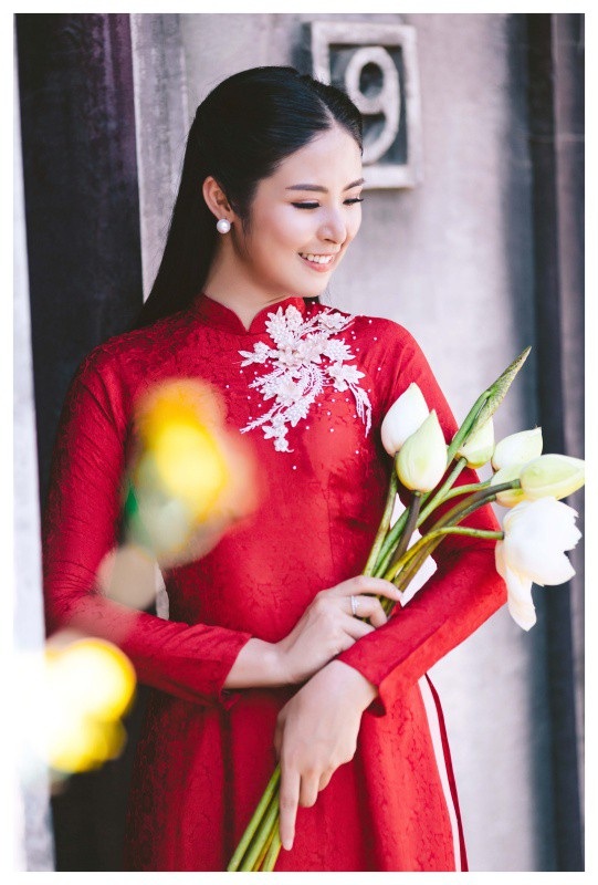 Lần lượt tiễn Thu Thảo, Tú Anh lên xe hoa, Ngọc Hân tiết lộ người lấy làm chồng - 8 Ngọc Hân là Hoa hậu Việt đầu tiên làm việc ở lĩnh vực thời trang. Người đẹp khá tự tin về những kiến thức mình từng học ở trường Đại học Mỹ thuật công nghiệp.