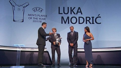 Vì sao Luka Modric là ứng cử viên sáng giá nhất của danh hiệu The Best? - 1 Luka Modric đã được trao tặng danh hiệu Cầu thủ xuất sắc nhất năm của UEFA