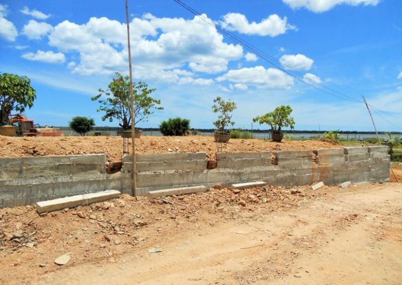 Dân đua nhau lấn đầm xây dựng nhà trái phép tại Bình Định! - Ảnh 1. Dân đua nhau lấn đầm xây dựng nhà trái phép tại Bình Định! - Ảnh 1.