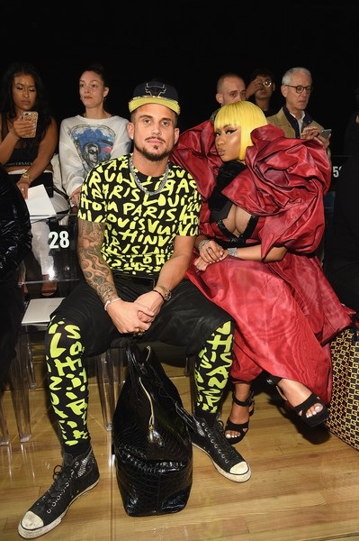 Emily Ratajkowski khoe eo thon, Nicki Minaj "úp mở" ngực khủng - 9
Charly Defrancesco và Nicki Minaj