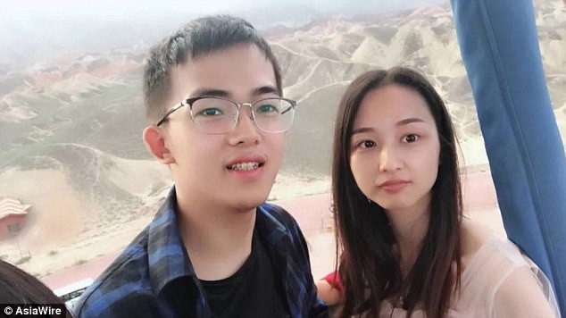Ngưỡng mộ cô dâu dũng cảm cứu người khi đang trong tuần trăng mật - 3 Hình ảnh của Zhou Wei và chồng.