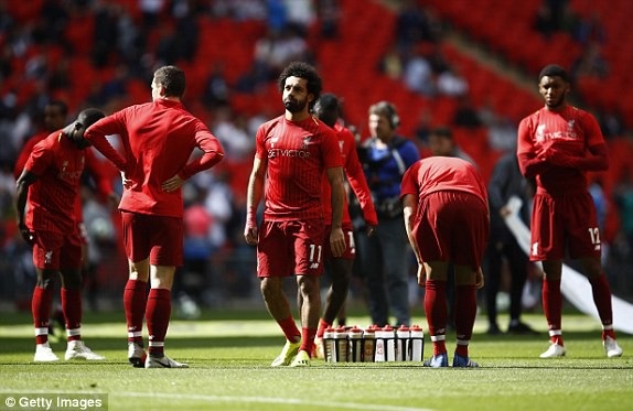 
Salah và các đồng đội ở Liverpool khởi động trước trận đấu
