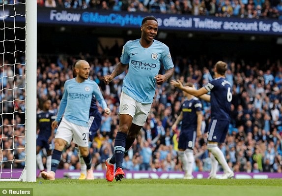 
Sterling ăn mừng bàn thắng ghi vào lưới Fulham
