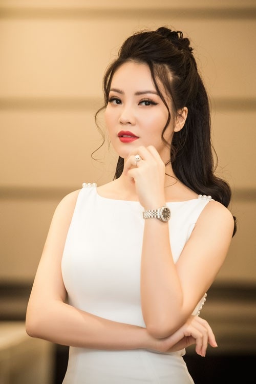Á hậu Thụy Vân: “Một số cô gái trẻ đang lấy danh hiệu để mua bán” - 5 Á hậu Thụy Vân: “Một số cô gái trẻ đang lấy danh hiệu để mua bán” - 5