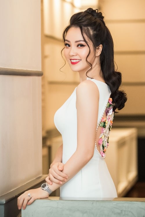 Á hậu Thụy Vân: “Một số cô gái trẻ đang lấy danh hiệu để mua bán” - 8 Á hậu Thụy Vân: “Một số cô gái trẻ đang lấy danh hiệu để mua bán” - 8