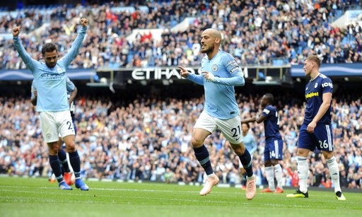 Man City 3-0 Fulham: Chênh lệch lớn về đẳng cấp - 7
Các cầu thủ Man City ăn mừng bàn thắng của Silva ở phút 21