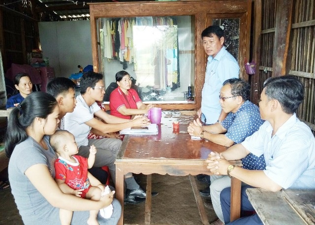 Hơn 147 triệu đồng đến với bé 1 tuổi “chống chọi” bệnh tim từng ngày - 3 Lãnh đạo Hội Chữ Thập đỏ huyện U Minh (tỉnh Cà Mau) gửi lời cảm ơn đến bạn đọc và báo Dân trí đã quan tâm giúp đỡ cho hoàn cảnh khó khăn ở địa phương.