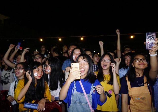 Teen trường Huỳnh Thúc Kháng vui tưng bừng với Radio 196x - 11 Teen Trường Huỳnh đã cháy hết mình cho đêm nhạc mang cái tên xưa cũ - Radio 196x.
