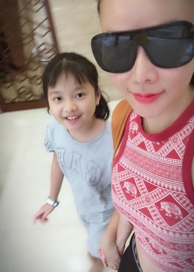 Hành động khó ngờ của Cường Đôla; phản ứng lạ của Nhã Phương cùng “tình cũ” Trường Giang - 12 Trong dịp sinh nhật lần thứ 10 của con gái Diệp Khả Doanh, diễn viên Dương Yến Ngọc bất ngờ tiết lộ việc con gái được chồng cũ đưa sang Mỹ học đã 3 tháng.