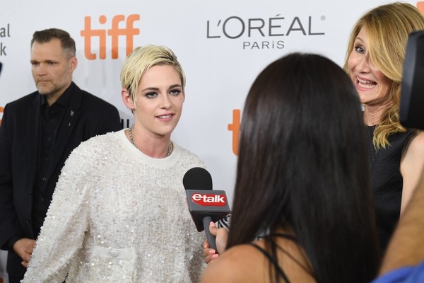 
Gần đây khi trả lời phỏng vấn, Kristen Stewart nói cô thích sự mơ hồ khi nói về giới tính
