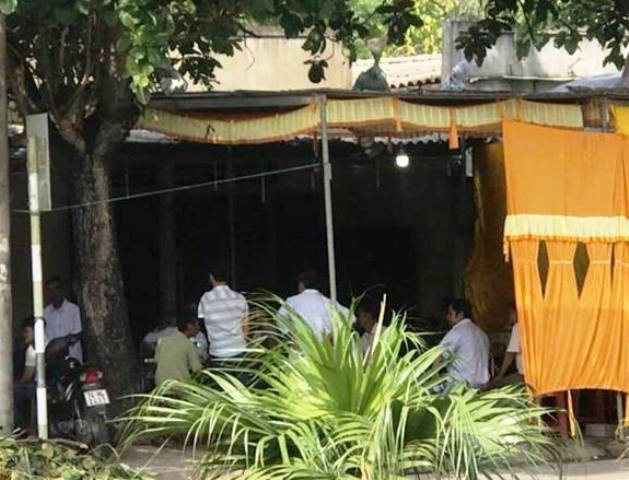 Nam thanh niên bị điện giật tử vong khi sạc điện thoại - 1 Nạn nhân xấu số được người thân lo hậu sự (Ảnh: P.T)