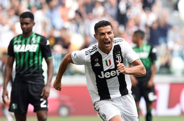 Những khoảnh khắc sung sướng tột độ của C.Ronaldo khi ghi bàn đầu tiên cho Juventus - 3
Niềm vui sướng ngập tràn của C.Ronaldo sau khi ghi bàn đầu tiên cho Juventus