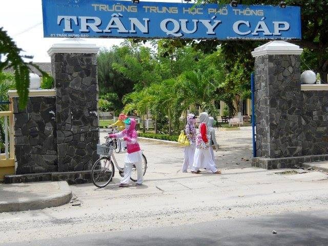 TP Hội An sẽ vinh danh tân hoa hậu Trần Tiểu Vy - 2 Trường THPT Trần Quý Cáp - nơi tân hoa hậu Trần Tiểu Vy học lớp 10