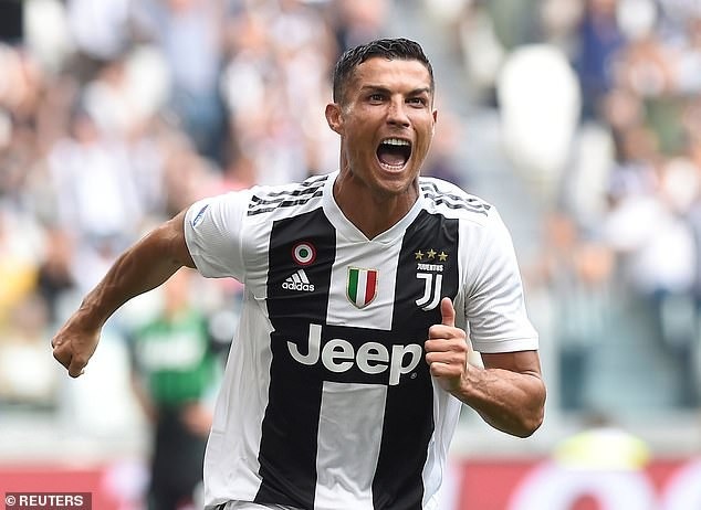 Những khoảnh khắc sung sướng tột độ của C.Ronaldo khi ghi bàn đầu tiên cho Juventus - 5
Ánh mắt bừng lên sức sống mãnh liệt của C.Ronaldo