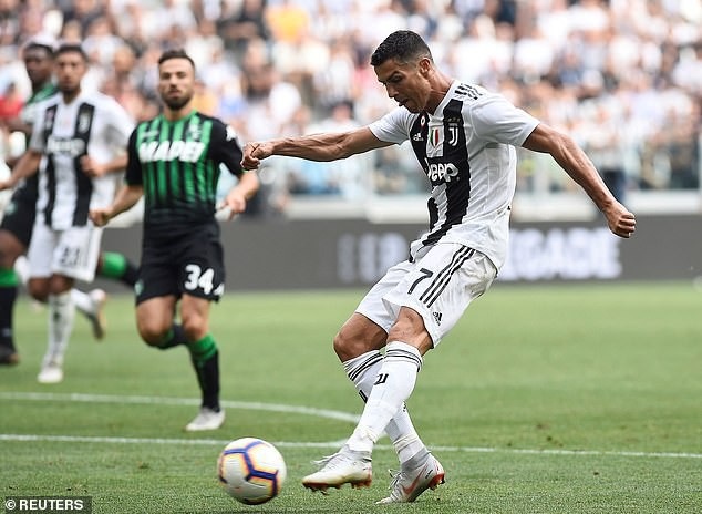 Những khoảnh khắc sung sướng tột độ của C.Ronaldo khi ghi bàn đầu tiên cho Juventus - 8
C.Ronaldo ghi bàn thắng thứ 2 ở phút 65