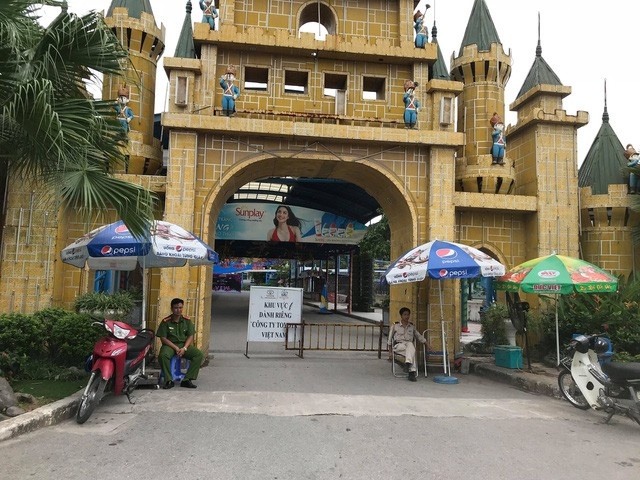 Vụ 7 người chết ở lễ hội âm nhạc: Sở Văn hóa Hà Nội đang thanh tra, xử lý - 2 Cơ quan chức năng phong tỏa hiện trường tại công viên nước Hồ Tây để điều tra vụ việc (Ảnh: Quang Phong).