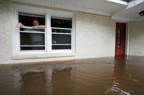 Siêu bão ngày càng nhiều, do đâu? - 3
Ngập lụt tồi tệ tại Bắc Carolina, Mỹ do bão Florence Ảnh: REUTERS