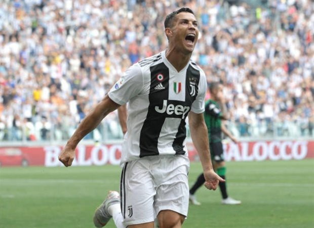Những khoảnh khắc sung sướng tột độ của C.Ronaldo khi ghi bàn đầu tiên cho Juventus - 4
CR7 đã trút bỏ được gánh nặng lớn