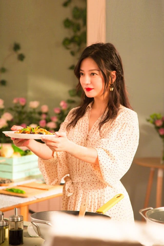 "Én nhỏ" Triệu Vy lại "đốn tim" cư dân mạng vì quá trẻ - 12
Thần thái rạng ngời và trẻ trung của nữ diễn viên 42 tuổi
