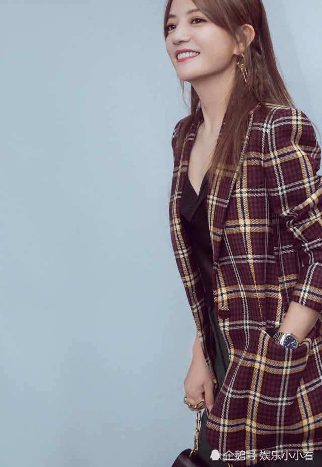 "Én nhỏ" Triệu Vy lại "đốn tim" cư dân mạng vì quá trẻ - 14
Show truyền hình thực tế về đề tài ẩm thực của Triệu Vy hiện đang thu hút sự chú ý của người hâm mộ. Những đồng nghiệp nổi tiếng của én nhỏ như Tô Hữu Bằng, Huỳnh Hiểu Minh, Thư Kỳ cũng góp mặt trong chương trình này...