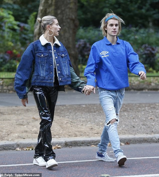 
Ca sỹ 24 tuổi cưng chiều bạn gái hết sức
