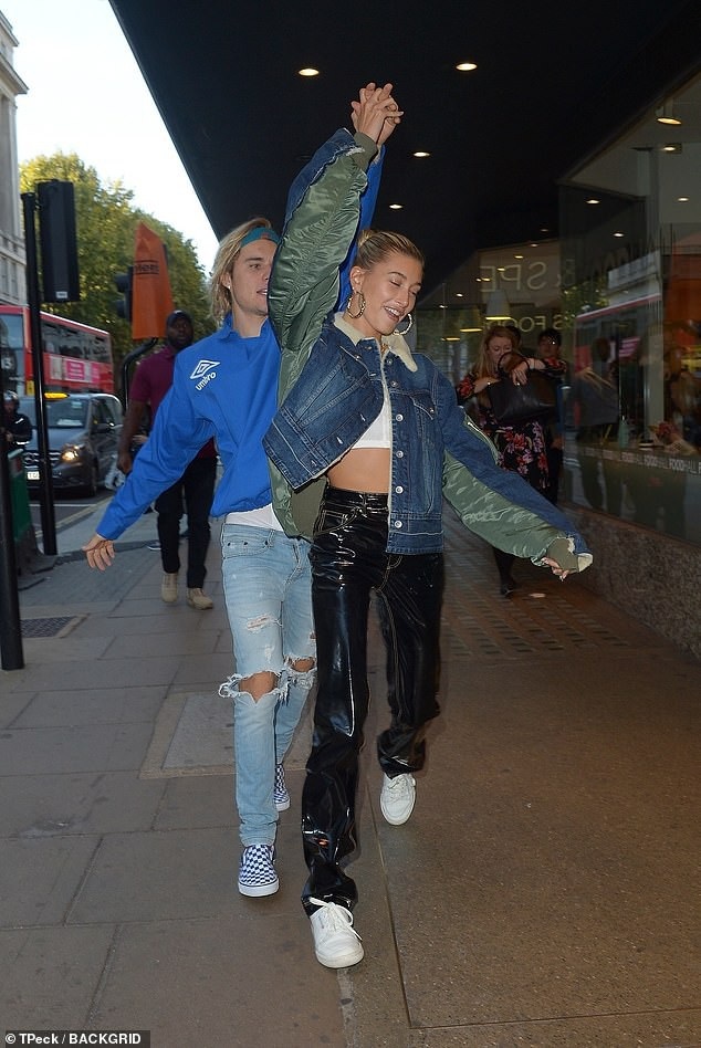 
Hailey Baldwin và Justin Bieber được cho là sẽ tổ chức đám cưới vào cuối tuần này
