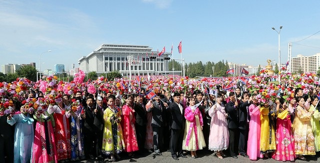 Ông Moon nói ông hy vọng hội nghị thượng đỉnh sẽ mang lại kết quả tuyệt vời cho người dân 2 miền Triều Tiên. Ông Kim nói ông cảm thấy rất gần gũi với Tổng thống Hàn Quốc và cảm ơn ông Moon vì đã hỗ trợ giúp quan hệ 2 miền Triều Tiên cũng như quan hệ Triều-Mỹ khởi sắc hơn.