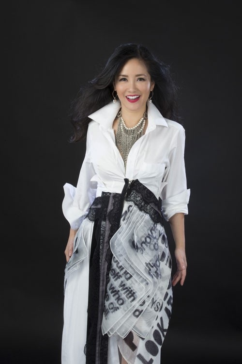 Diva Hồng Nhung: “Không ai có thể thoát được nỗi buồn khi hôn nhân đổ vỡ” - 1 “Sự hồn nhiên của con trẻ truyền năng lượng tích cực cho tôi. Ngoài ra âm nhạc cũng góp phần rất lớn giúp tôi vượt qua nỗi buồn hướng tới điều tốt đẹp”, Hồng Nhung chia sẻ.