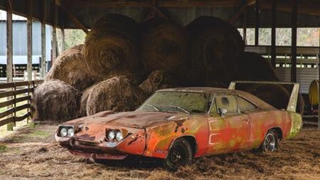 Bất ngờ phát tài khi đang dọn dẹp di vật của người ông quá cố - 1 Chiếc xe cổ Dodge Charger Daytona đời 1969 bị “chôn vùi” trong kho thóc suốt hàng chục năm