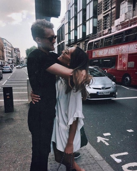 Schurrle và bạn gái luôn tình tứ không rời