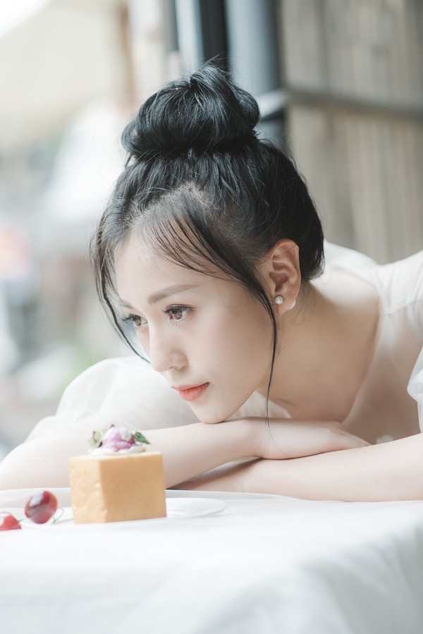 “Quỳnh búp bê” tiết lộ từng bị đại gia trắng trợn “ngã giá” nghìn đô - 1 Vẻ đẹp ngọt ngào, lôi cuốn của nữ diễn viên thủ vai chính phim Quỳnh búp bê.